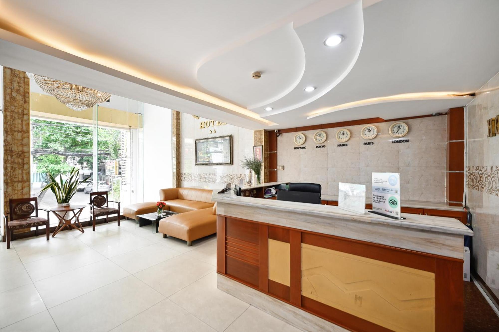 Khách sạn Queen Saigon Airport 3*