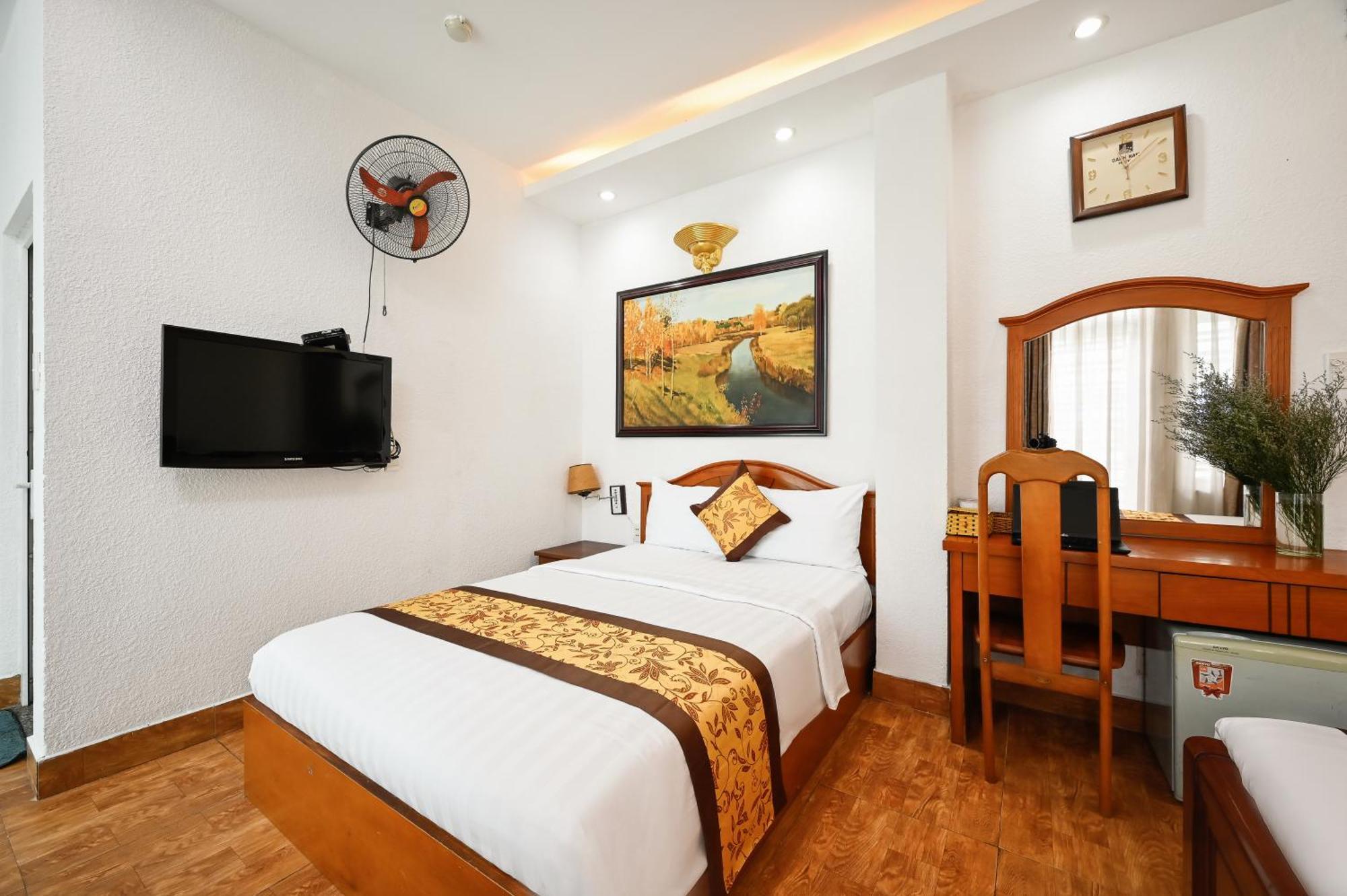 Queen Saigon Airport 3* TP. Hồ Chí Minh