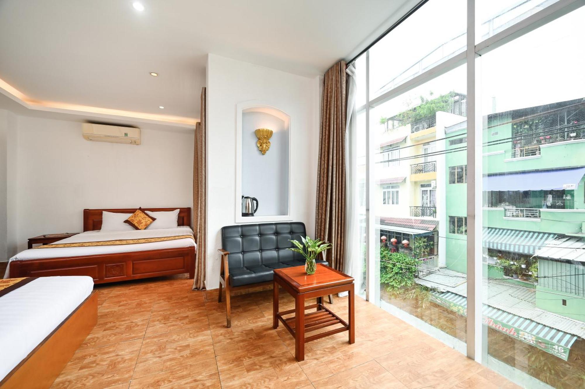Khách sạn Queen Saigon Airport 3*