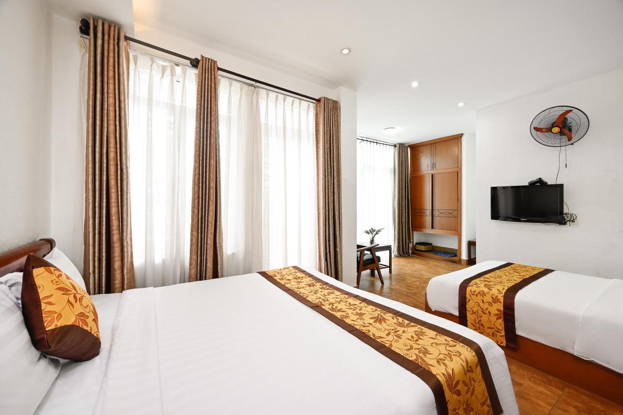 Queen Saigon Airport 3*