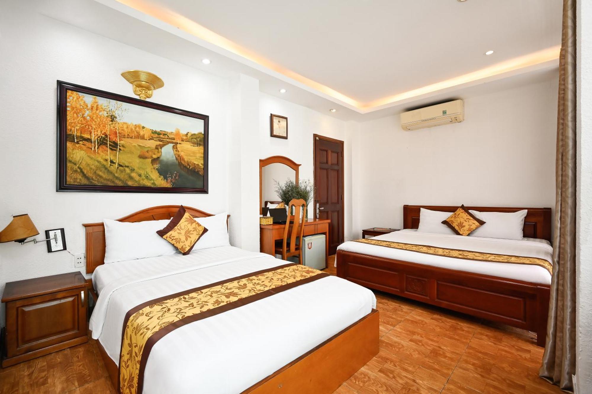 Queen Saigon Airport Khách sạn 3*