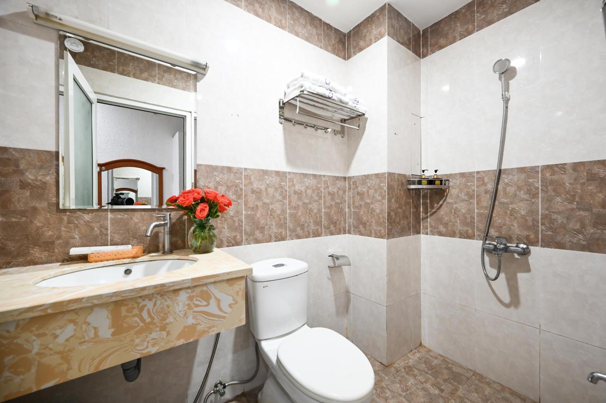Queen Saigon Airport 3*