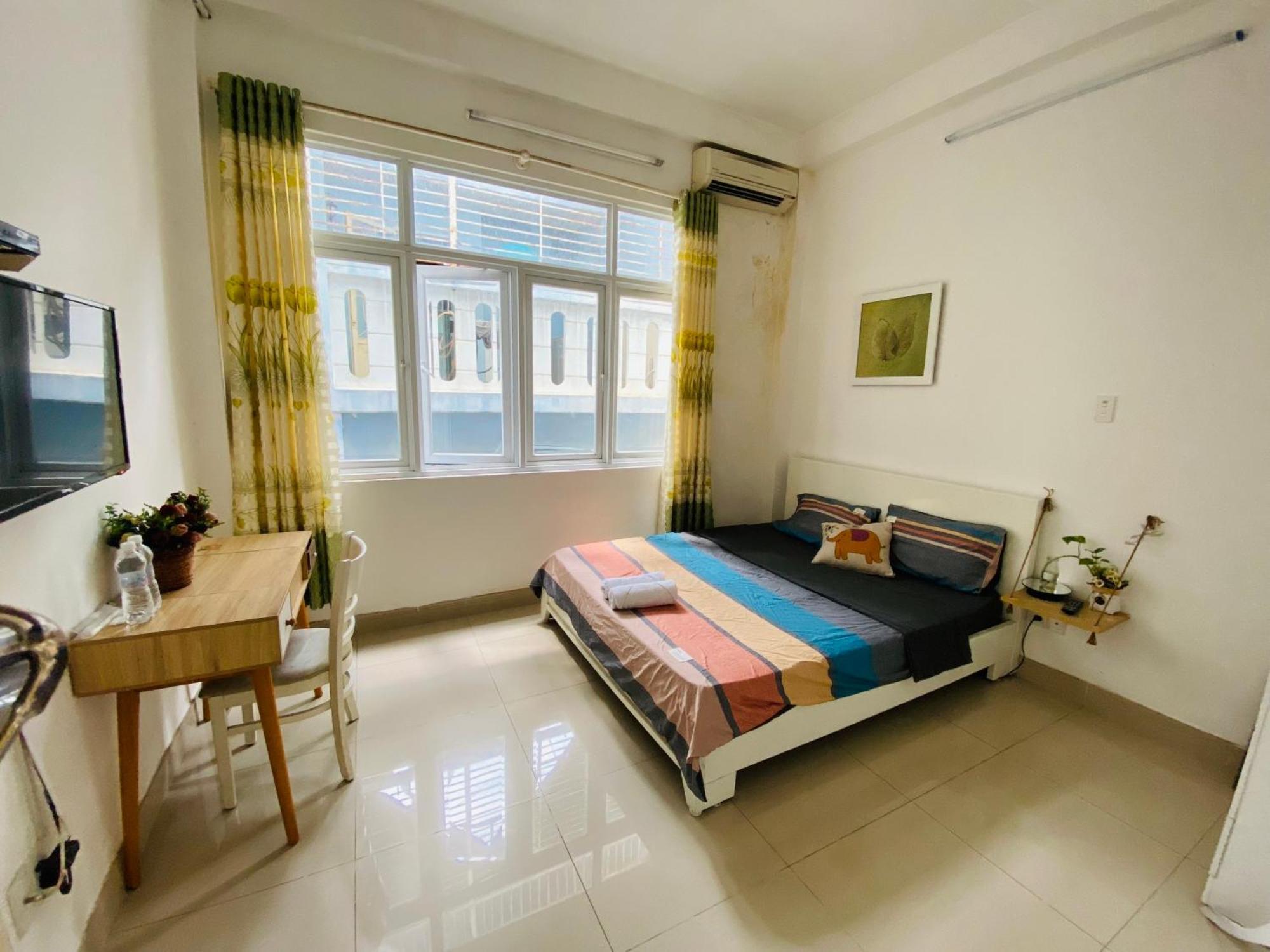 Guest house Feli - Close To Landmark 81 2*