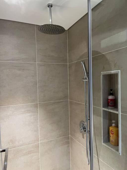 Metropole The Crest 3br D2 View 5 Quality *