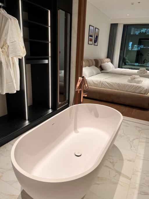 Apartment Metropole The Crest 3br D2 View 5 Quality Ho Chi Minh City