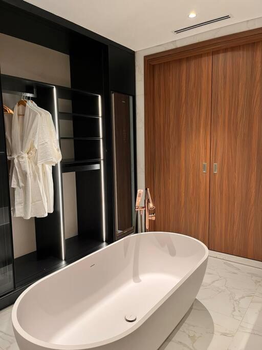 Metropole The Crest 3br D2 View 5 Quality * Ho Chi Minh City