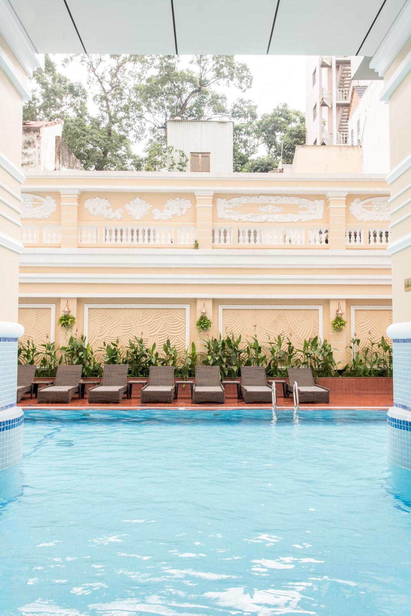 Khách sạn hẻo lánh Khu Căn Hộ Cao Cấp Sherwood 5*