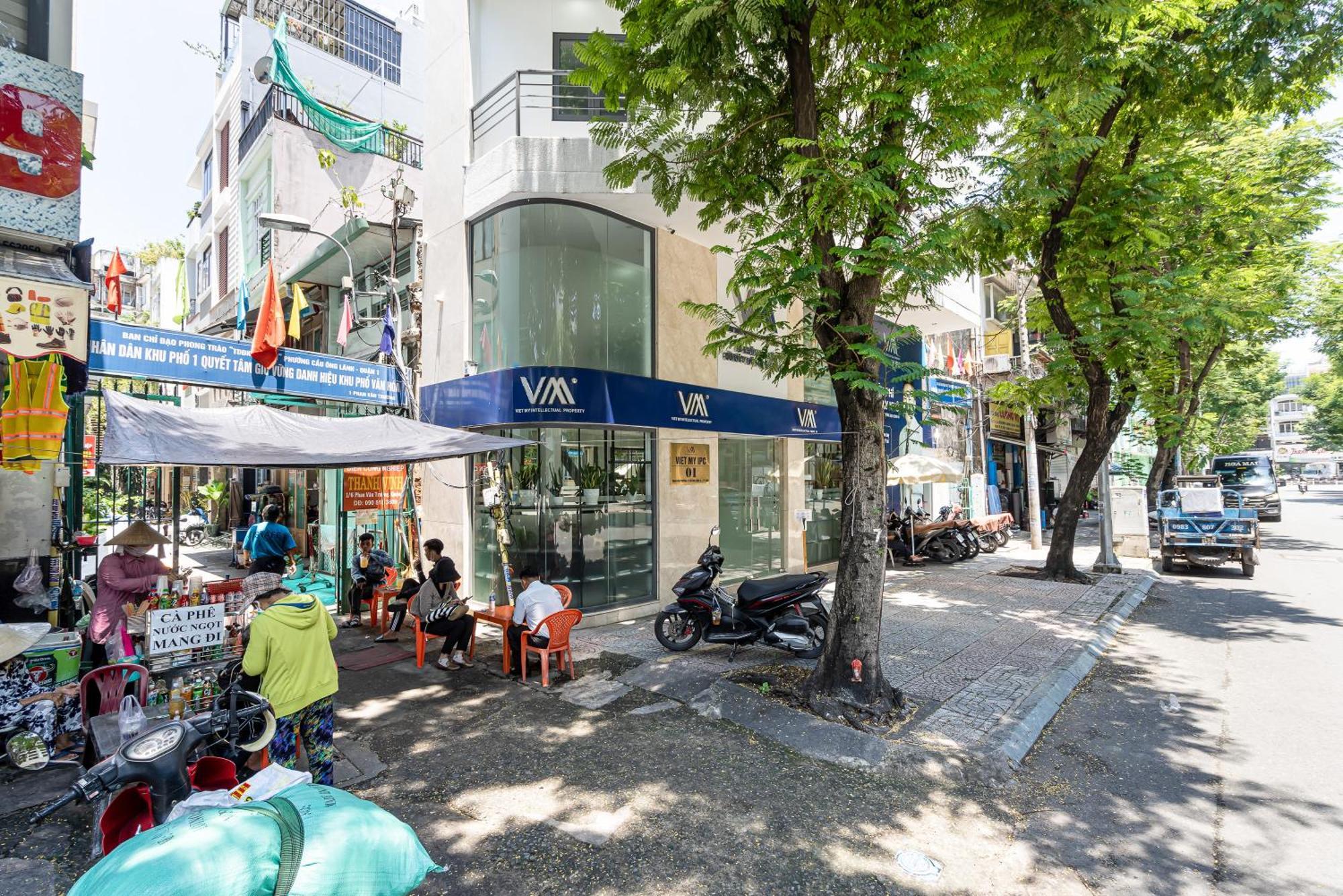 Holo Saigon - Serviced Homestay *