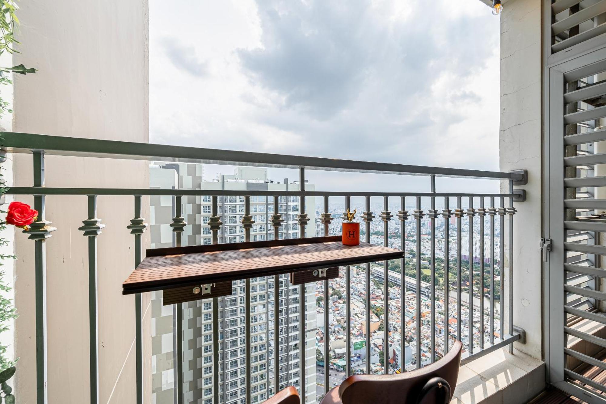 Landmark Sky Living Luxury-full Noi That Apartment