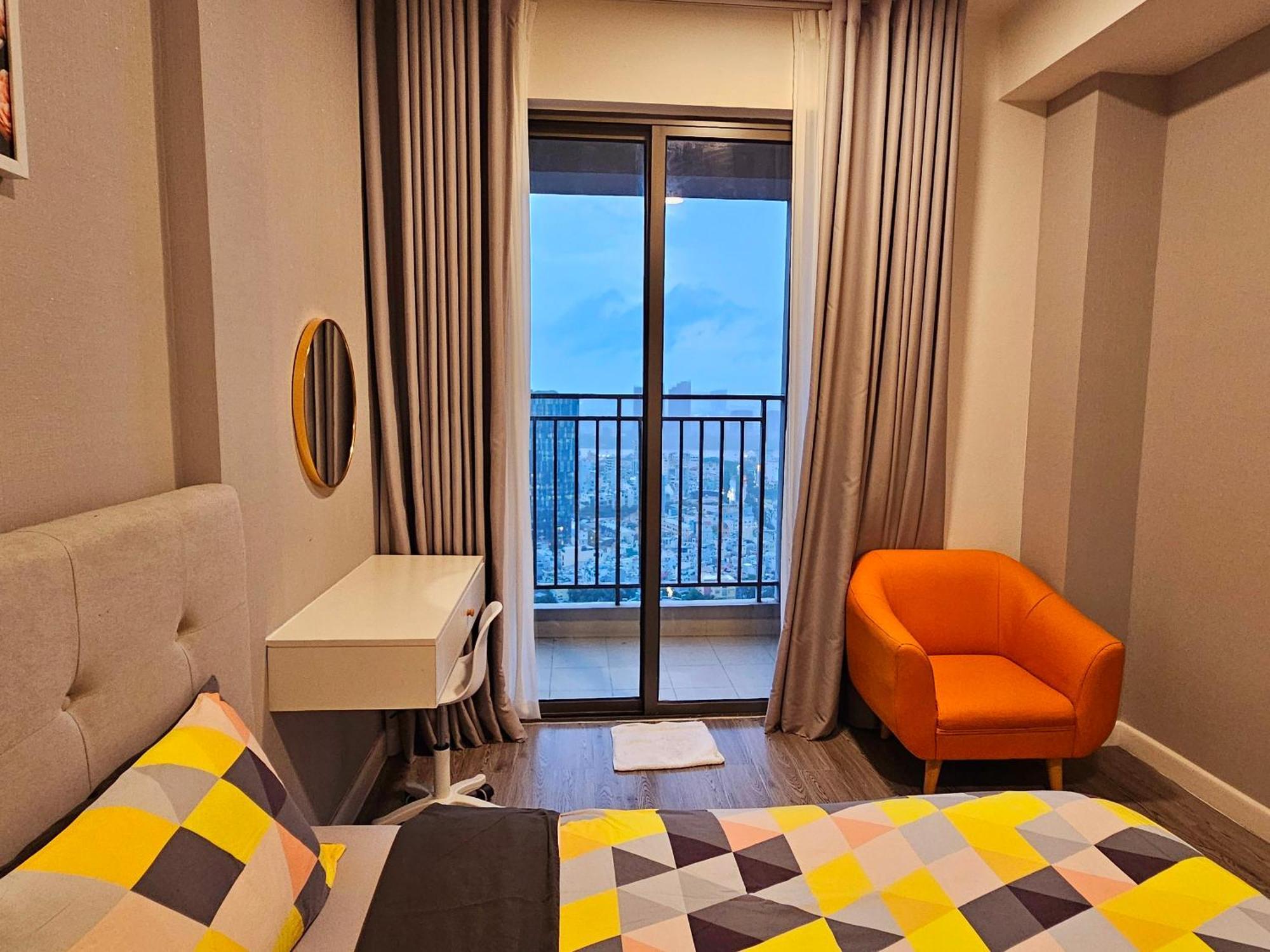 Local Pham Ngu Lao Hotel *