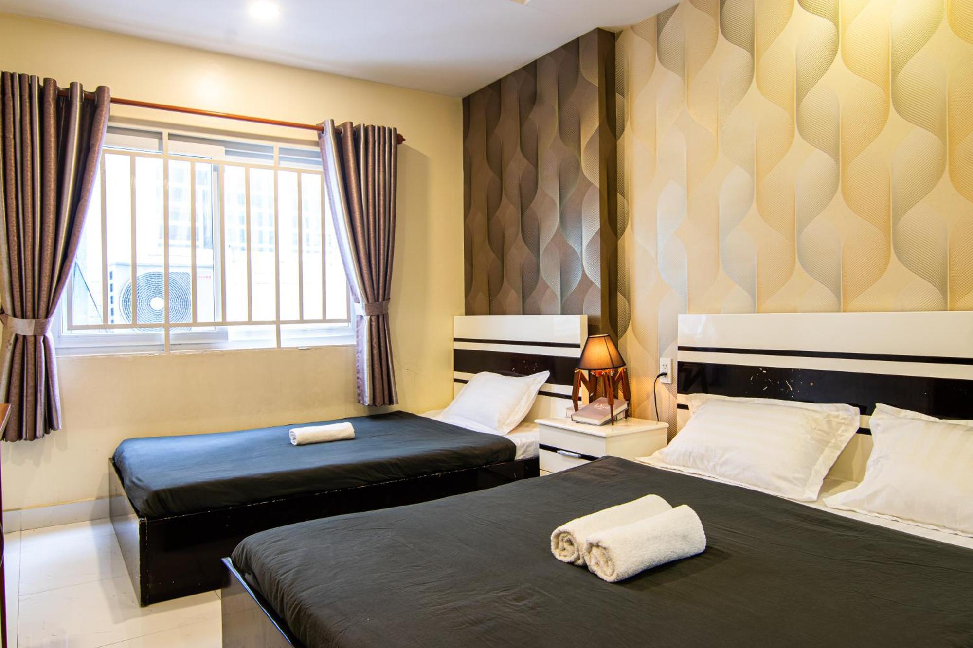 Local Pham Ngu Lao Hotel