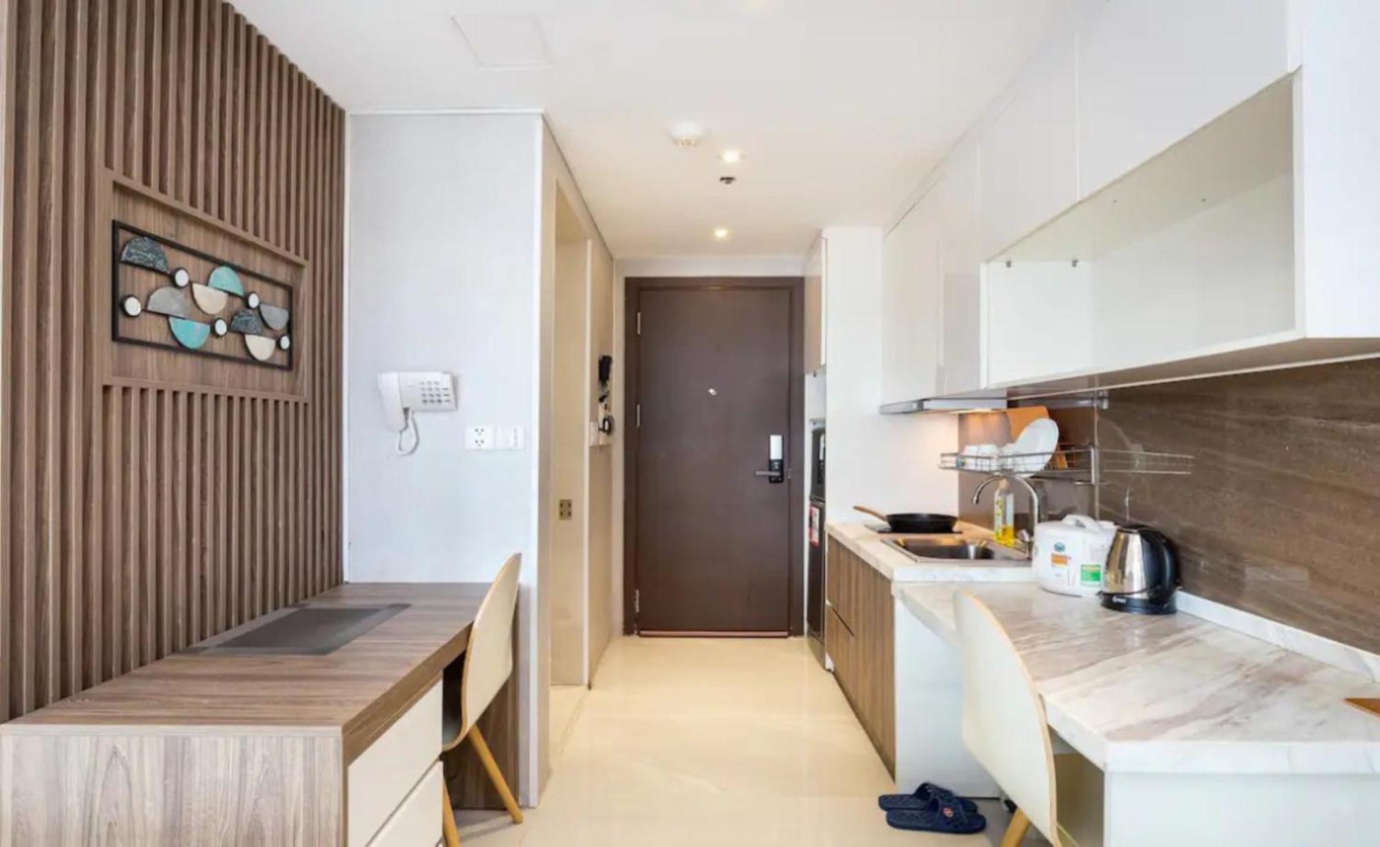 The Parkview - Very Close Tsn Airport Apartment