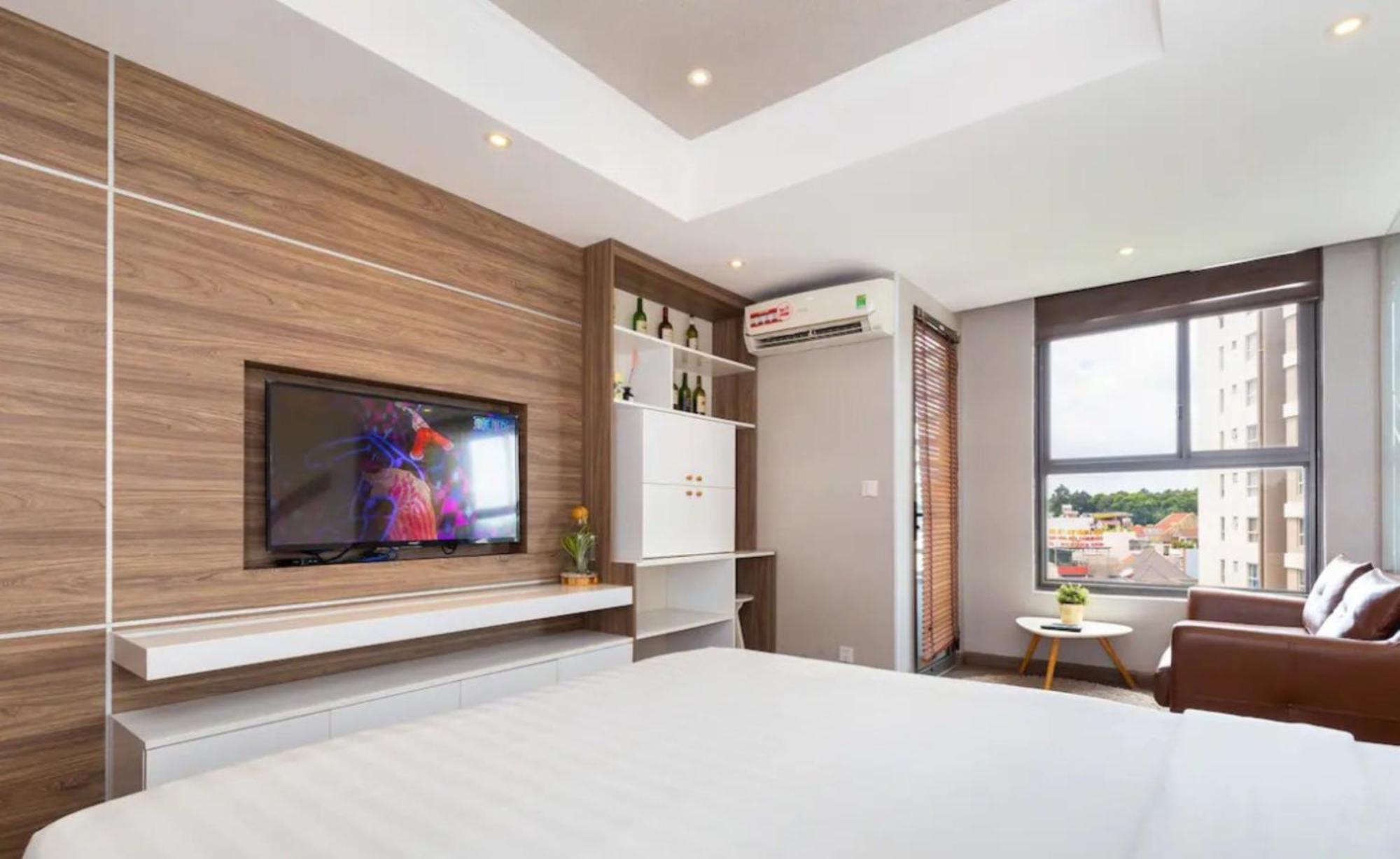 The Parkview - Very Close Tsn Airport Apartment
