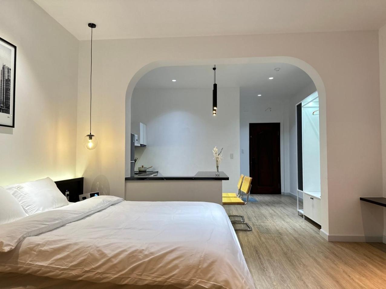 Ho Bon Tam, Ban Cong Doc Dao O Quan 10 Ho Chi Minh City