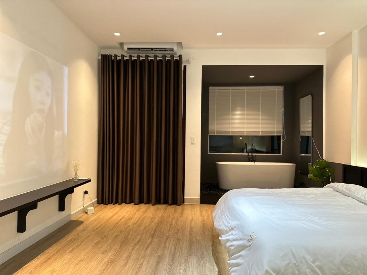 Apartment Ho Bon Tam, Ban Cong Doc Dao O Quan 10
