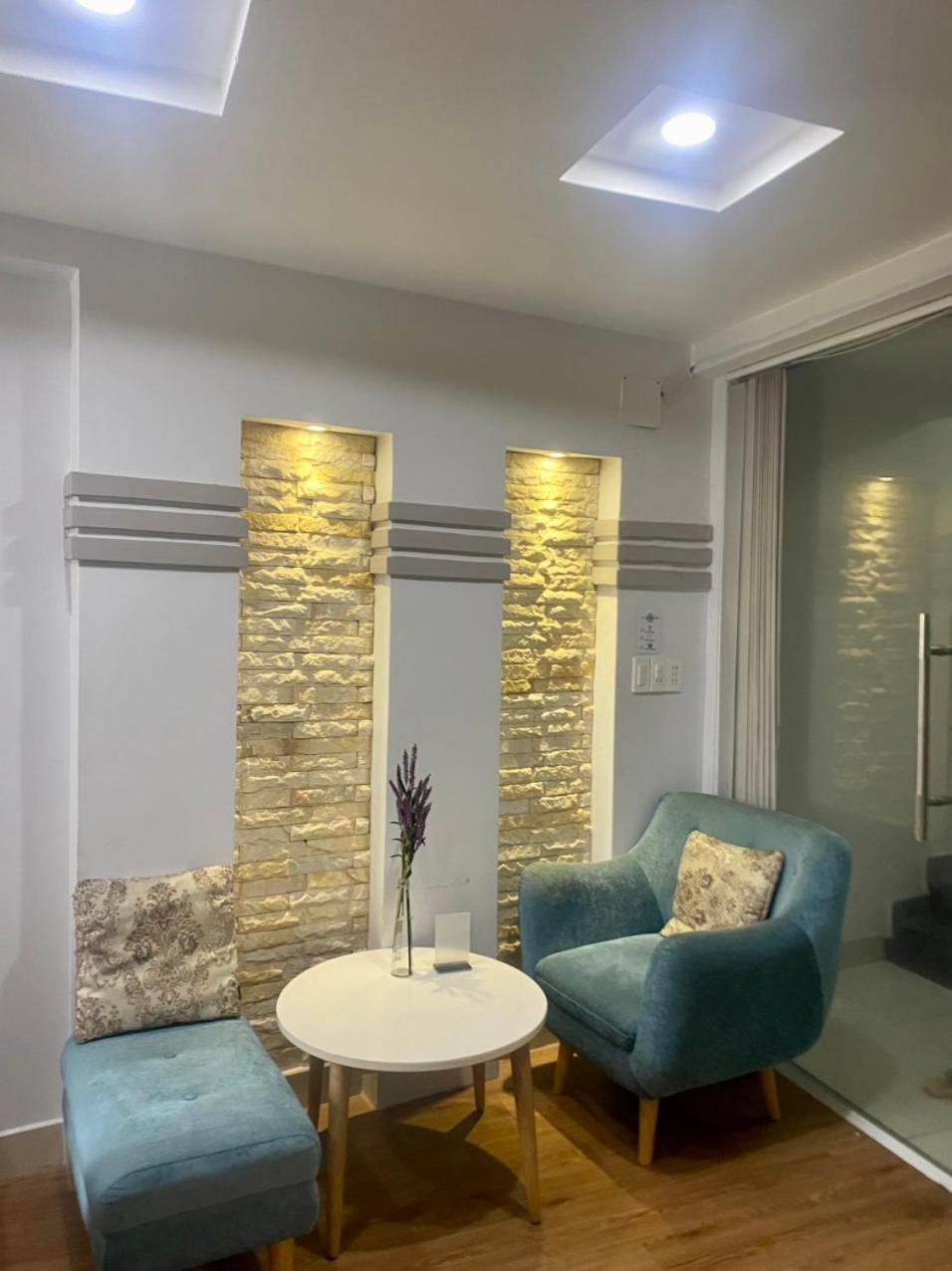 Hostie Saigon Wanderlust Hotel