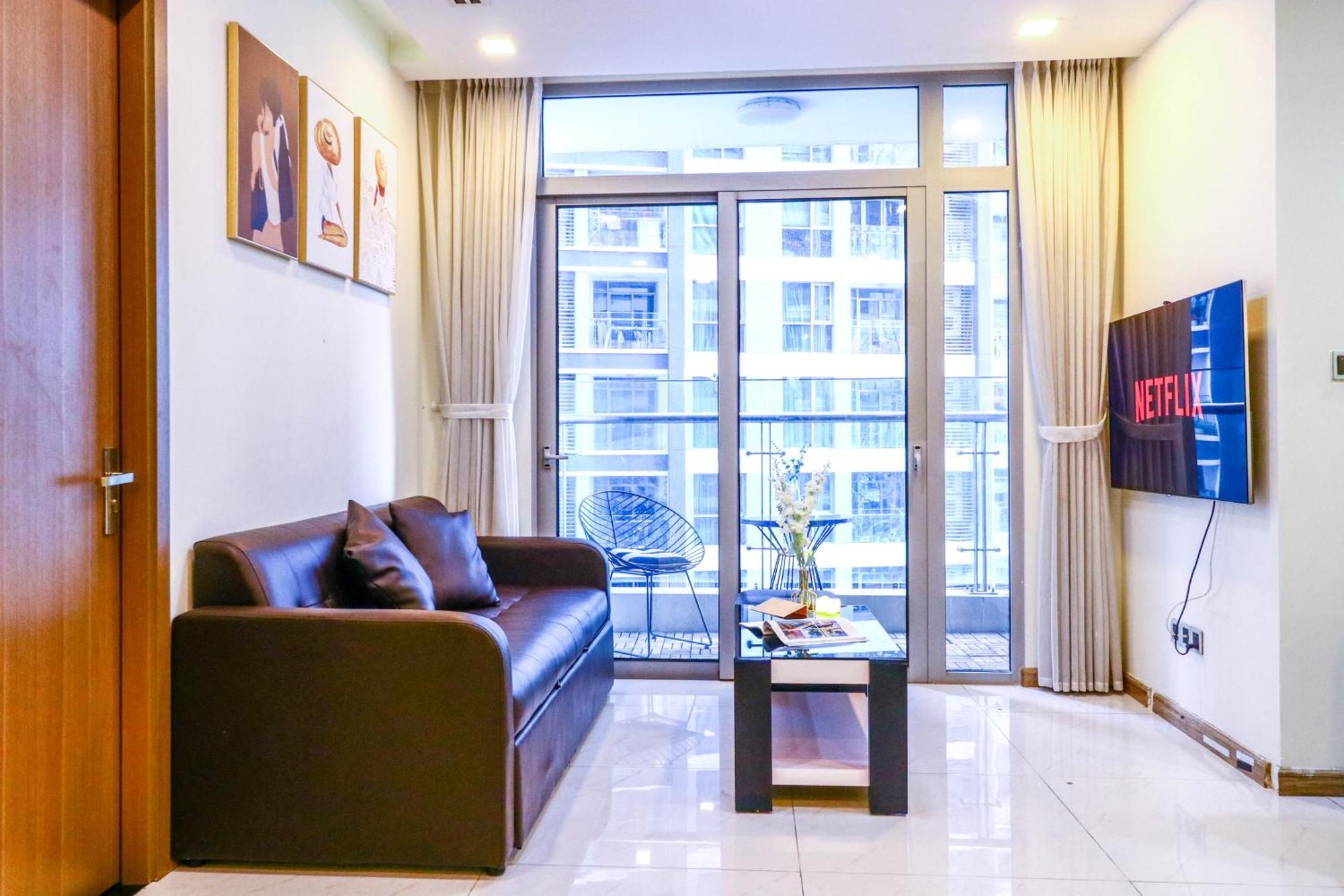 Chalton - Landmark 81 Area, Ice Rink & Grand Park Pangsapuri