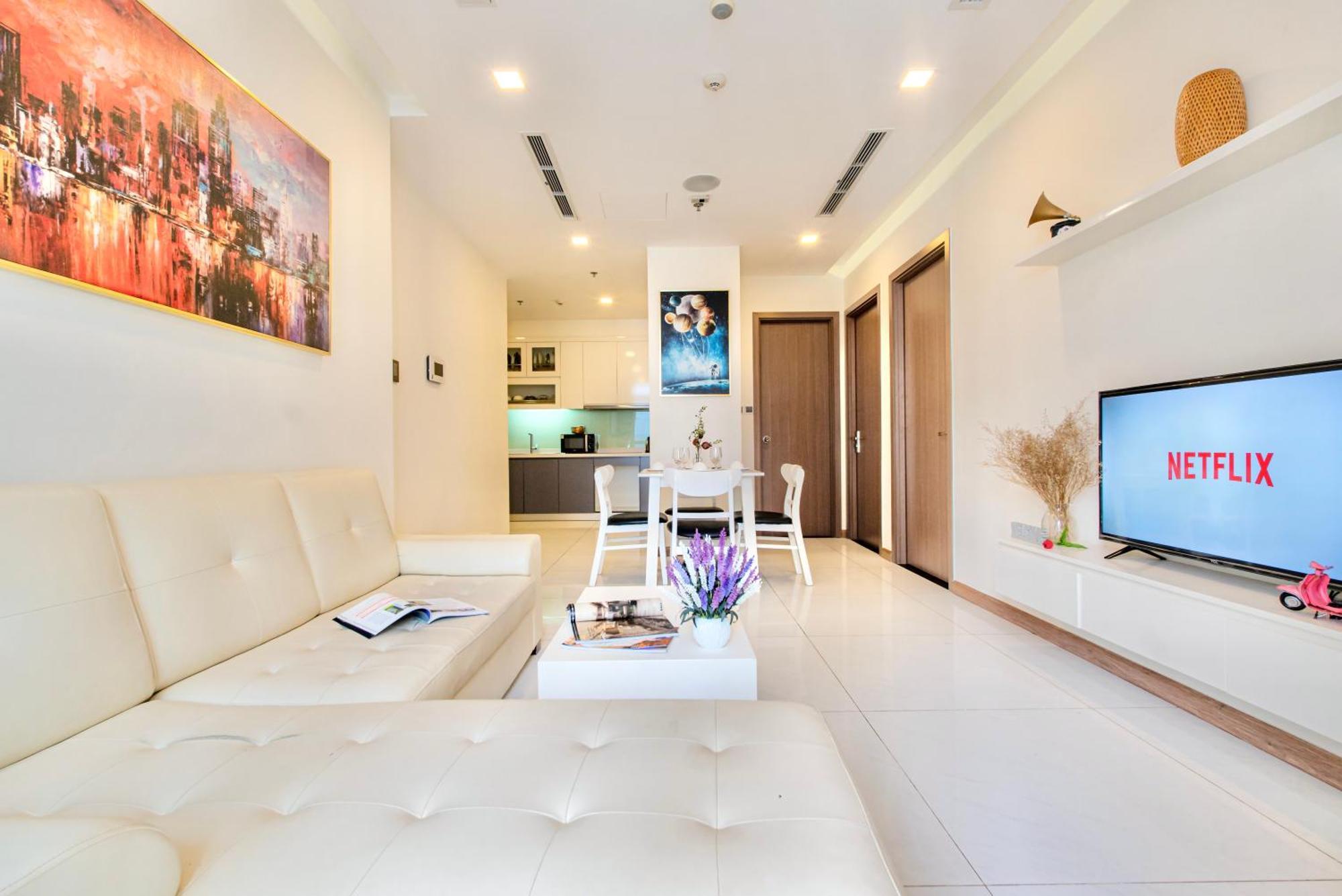 Chalton - Landmark 81 Area, Ice Rink & Grand Park Pangsapuri