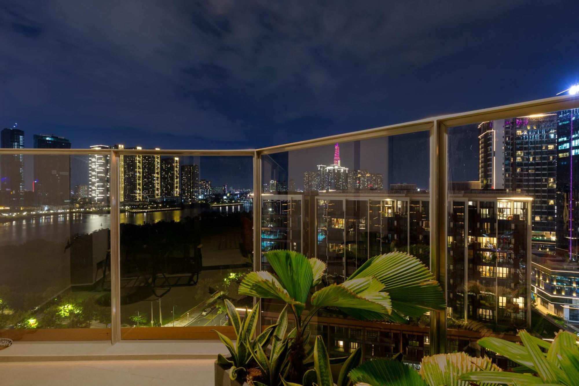 The Opera Cental Saigon Free Pool-gym-sauna Room- Golf Mini * Ho Chi Minh City