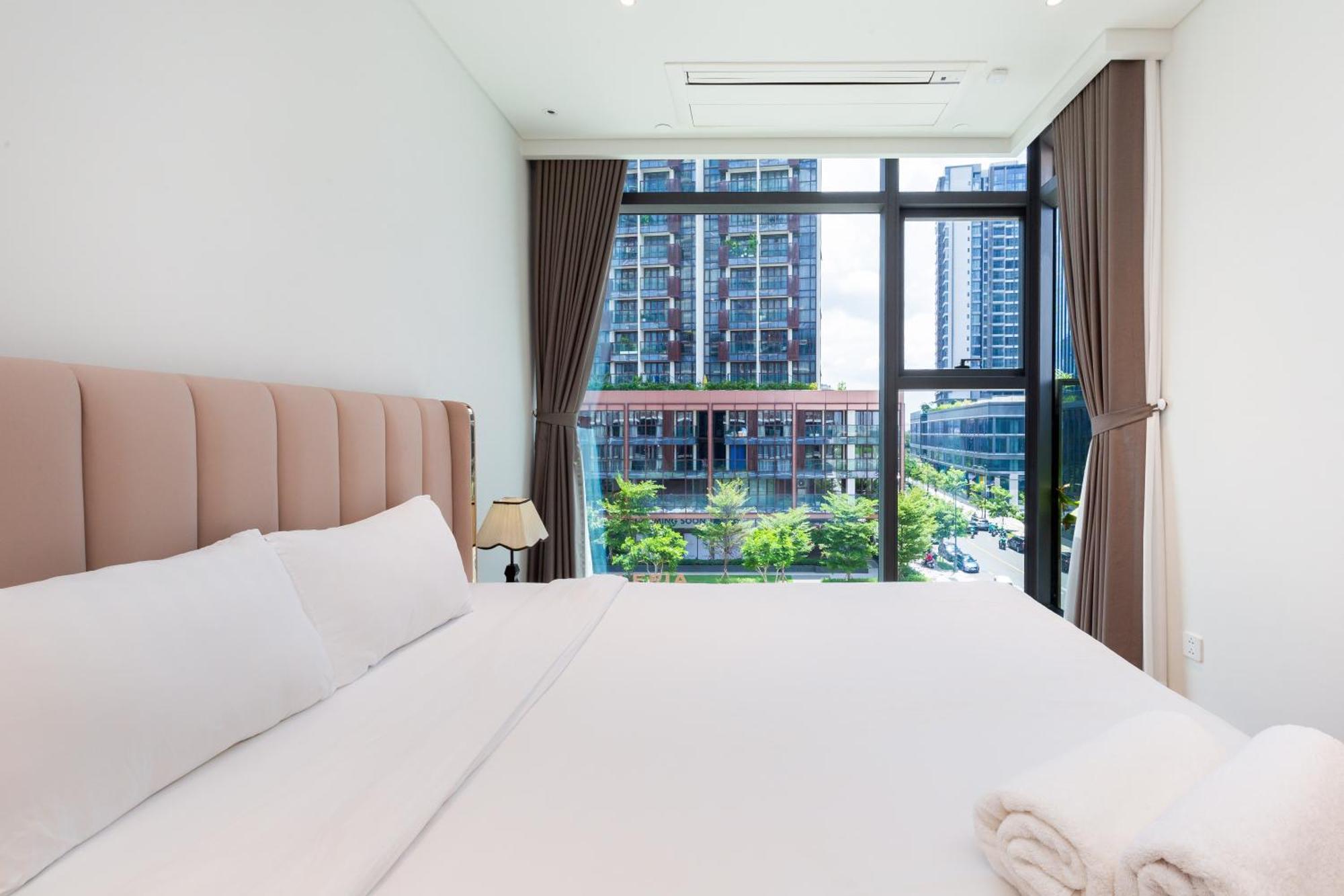 The Opera Cental Saigon Free Pool-gym-sauna Room- Golf Mini