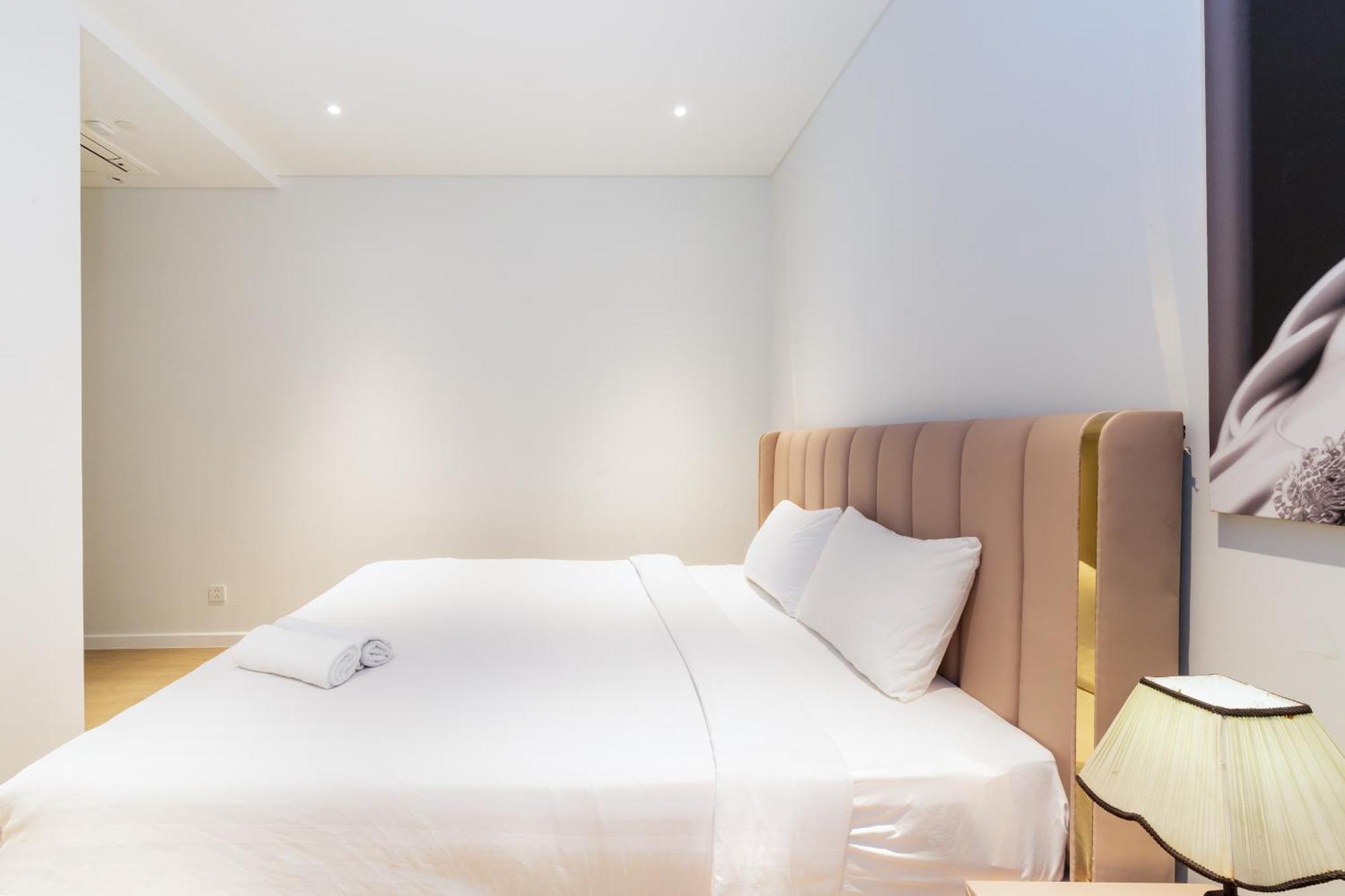 The Opera Cental Saigon Free Pool-gym-sauna Room- Golf Mini Ho Chi Minh City