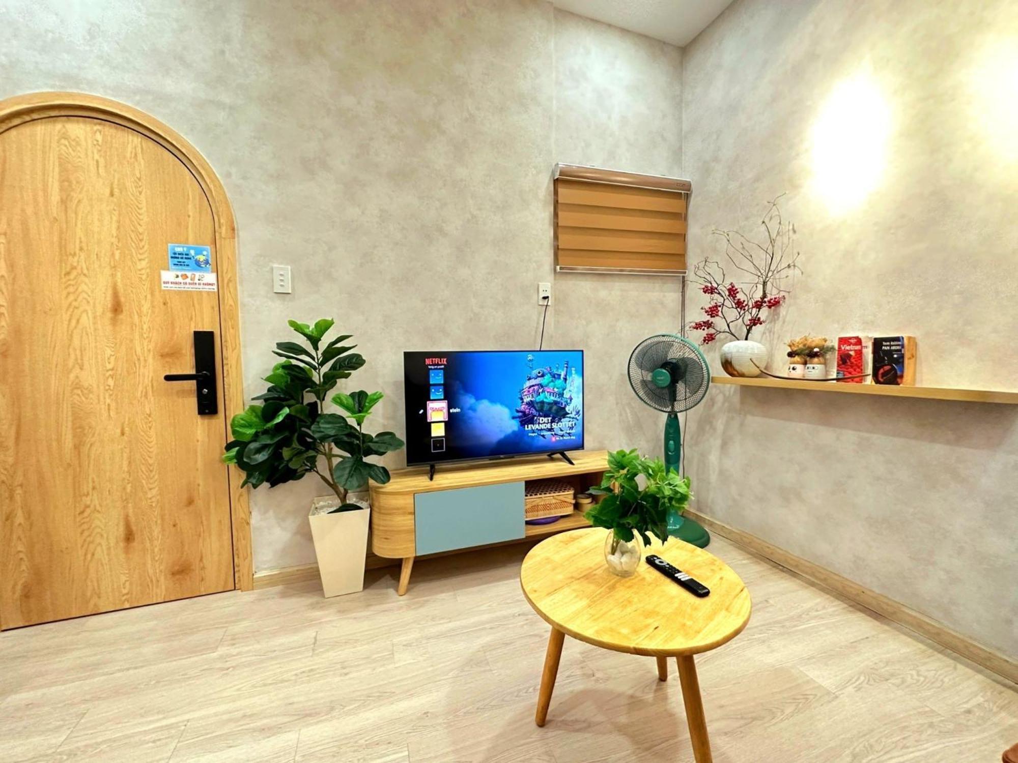 Peaceful Saigon Apartment *