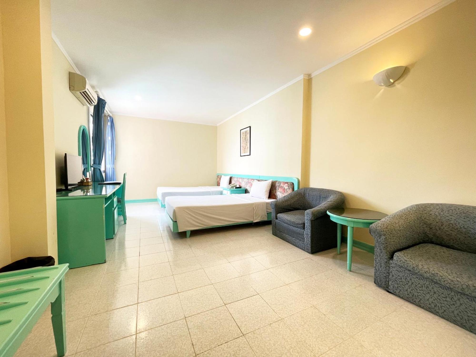 Bat Hotel 3*