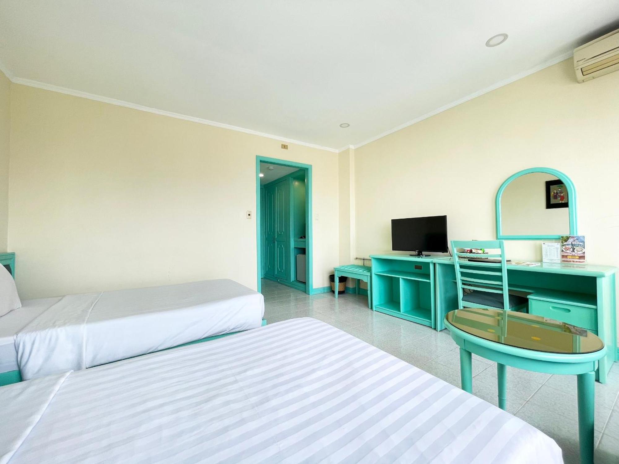 Hotel Bat Ho Chi Minh City
