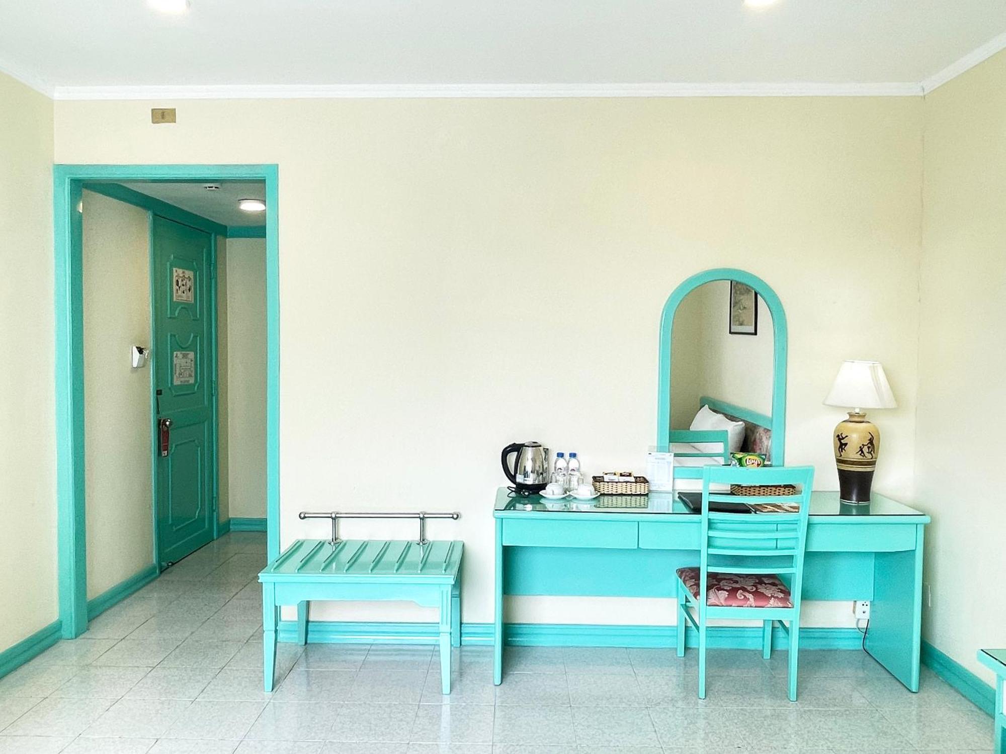 Hotel Bat Ho Chi Minh City