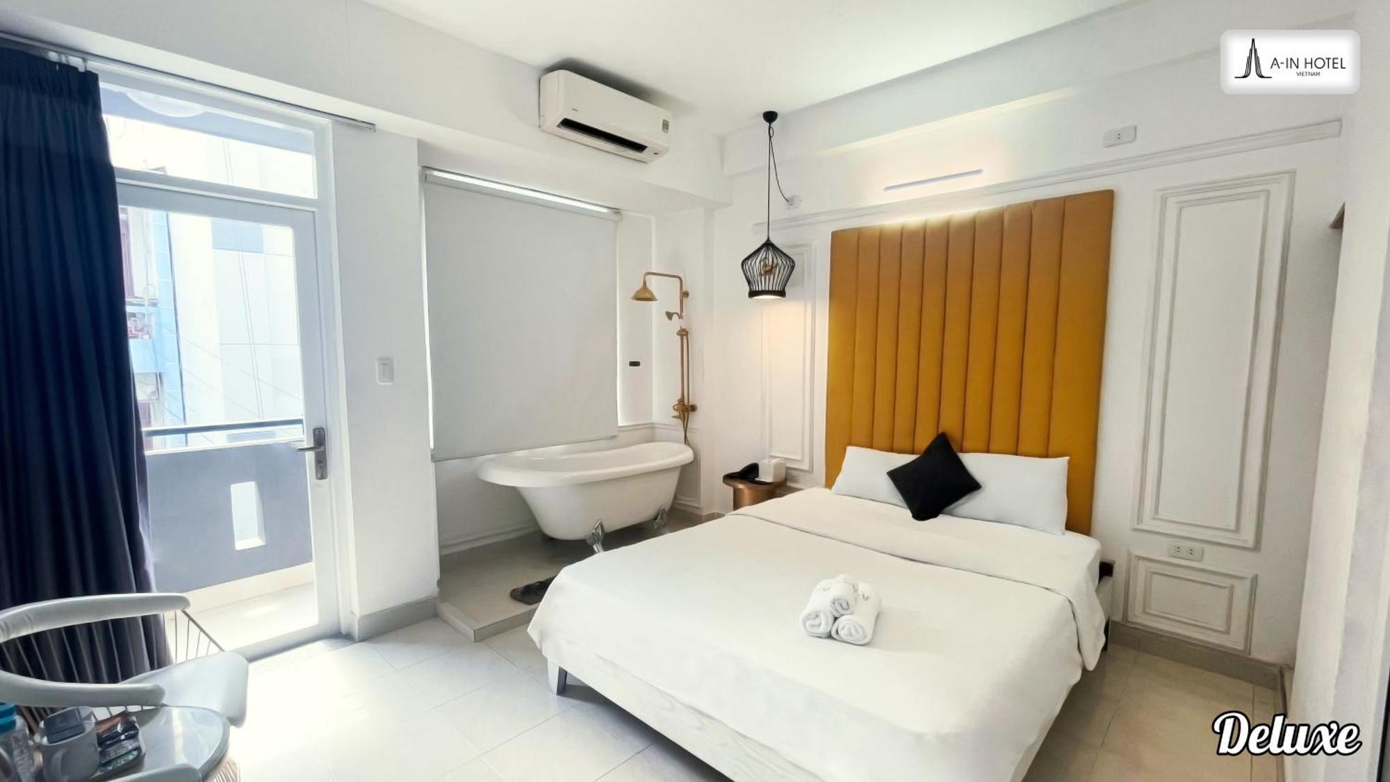 A In Glamour Hotel