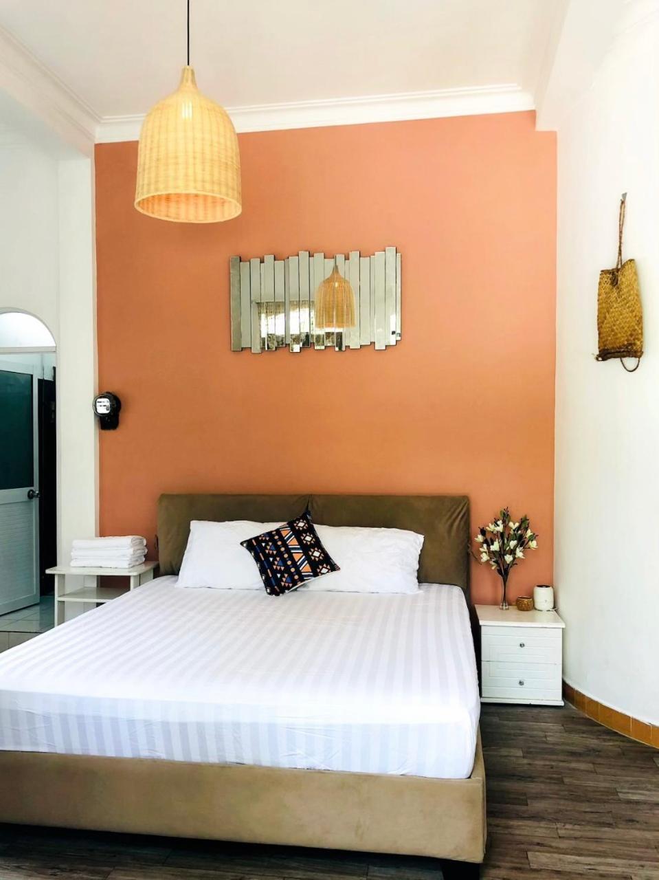 Villa Gem 67, Biet Thu 15 Phong Co Ho Boi Lon *