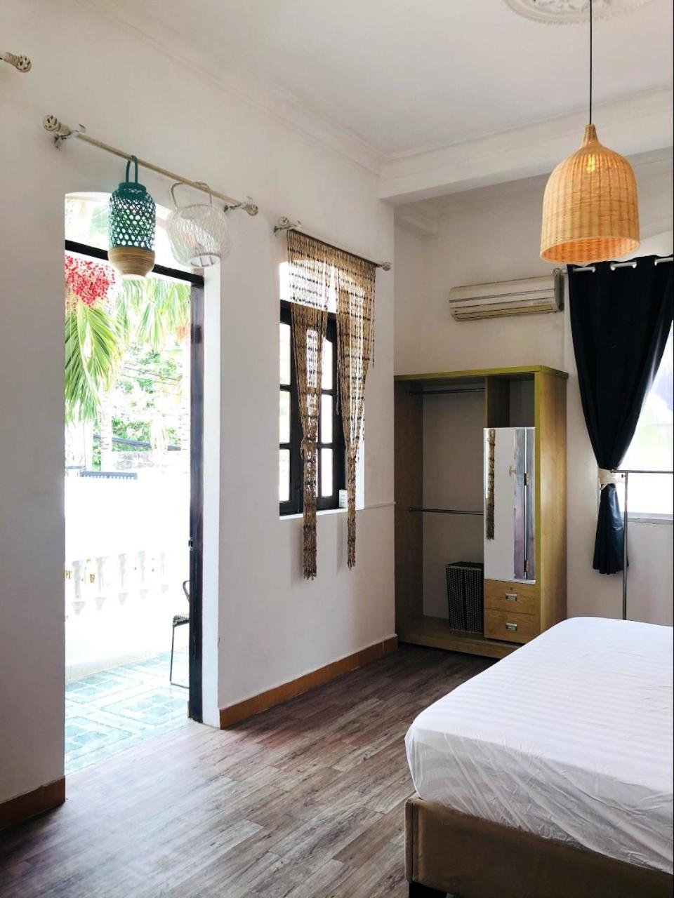 Villa Gem 67, Biet Thu 15 Phong Co Ho Boi Lon
