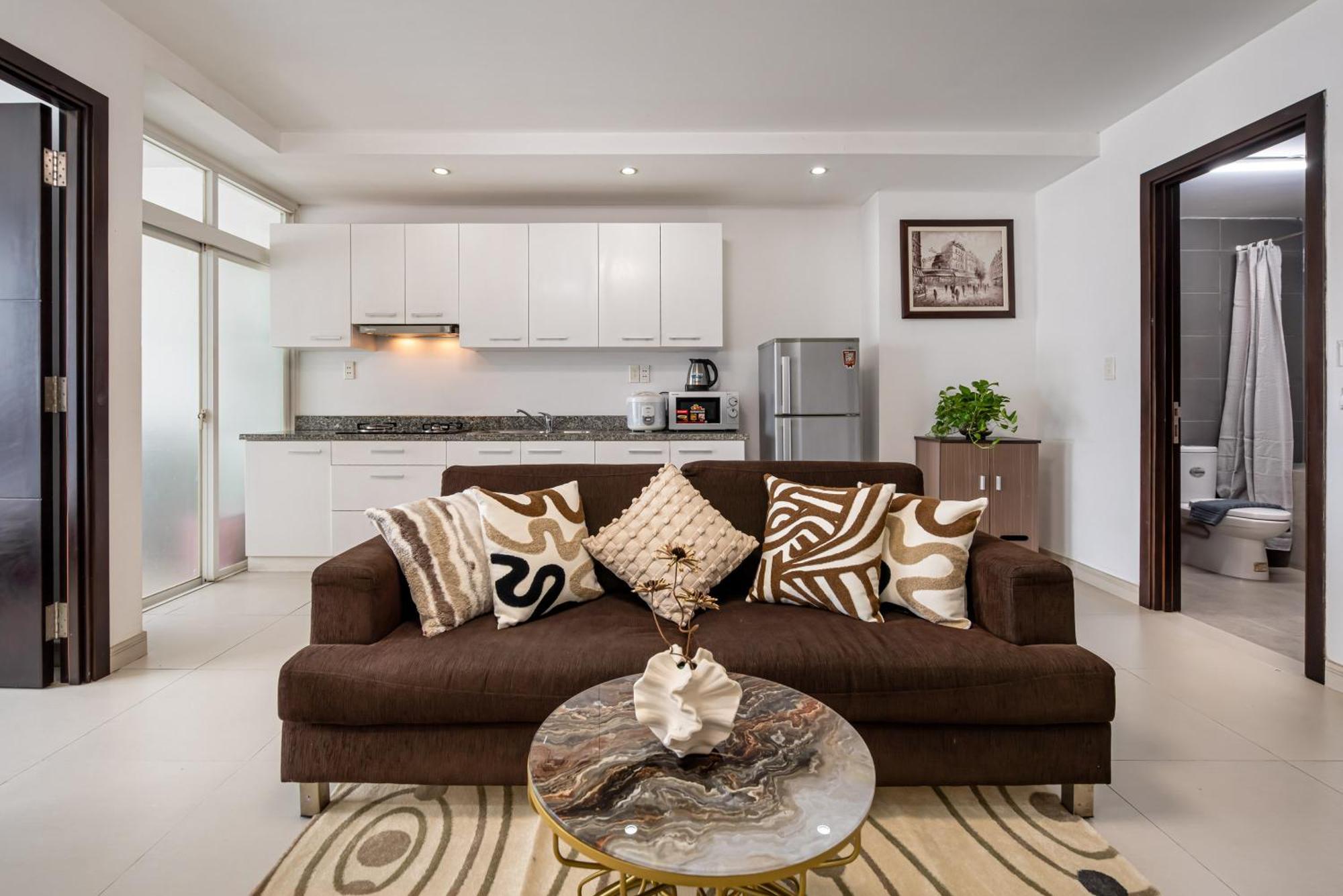Apartment Otis - Balcony View - Steps From Bui Vien - International Plaza Building - District 1 Ho Chi Minh City