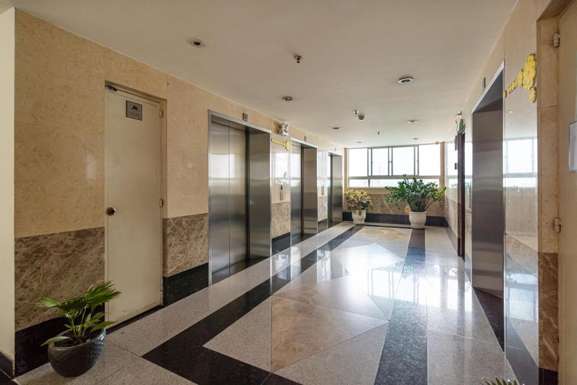 Otis - Balcony View - Steps From Bui Vien - International Plaza Building - District 1 Apartment Ho Chi Minh City