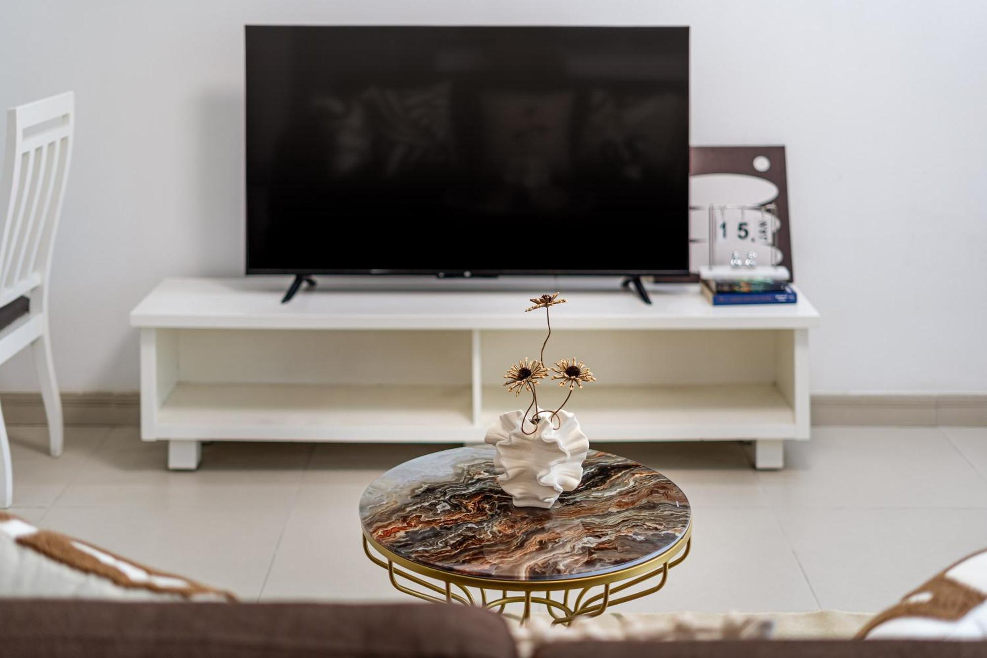 Apartment Otis - Balcony View - Steps From Bui Vien - International Plaza Building - District 1 Ho Chi Minh City
