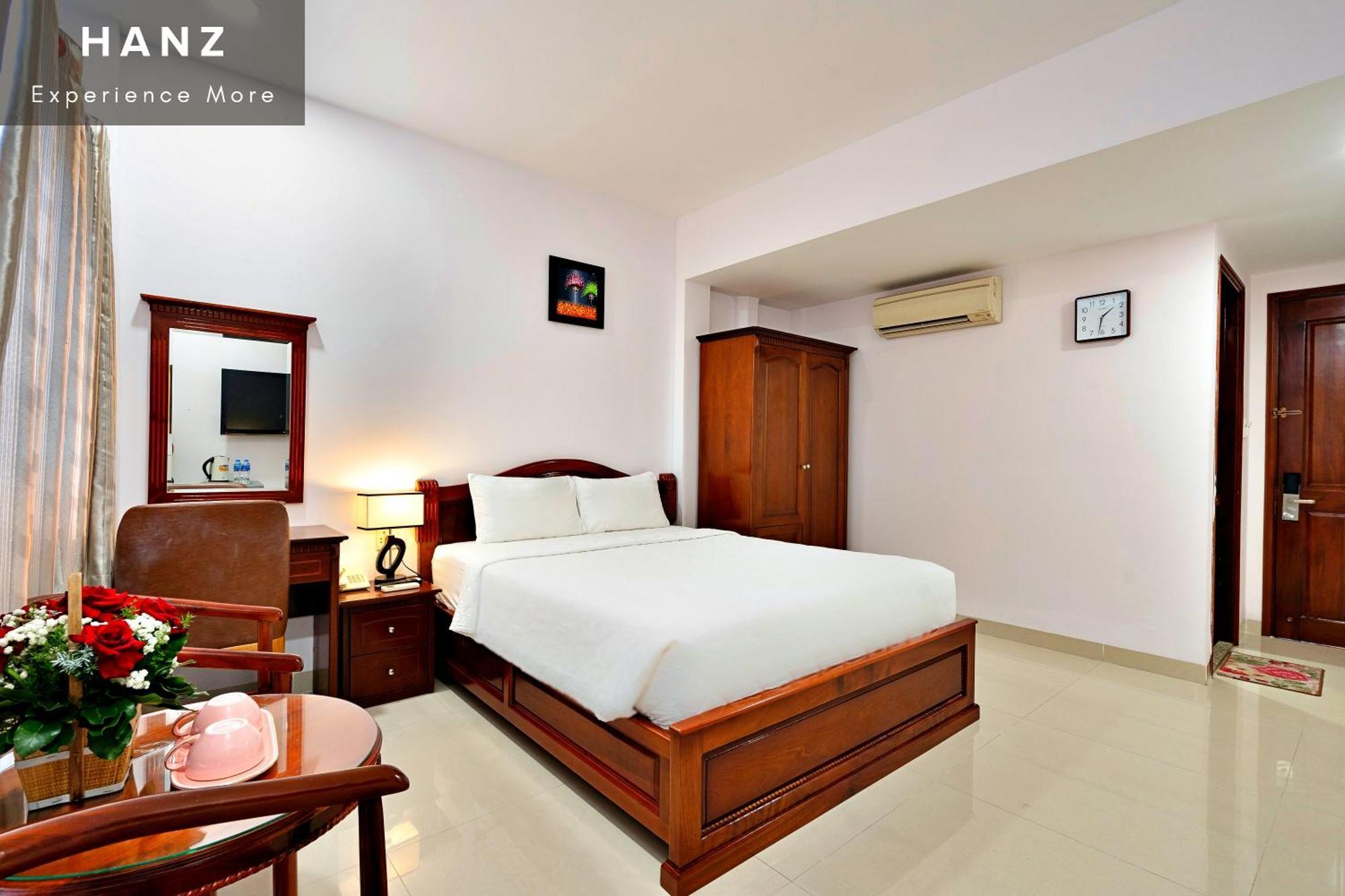 Hotel S169 Le Thanh Ton *