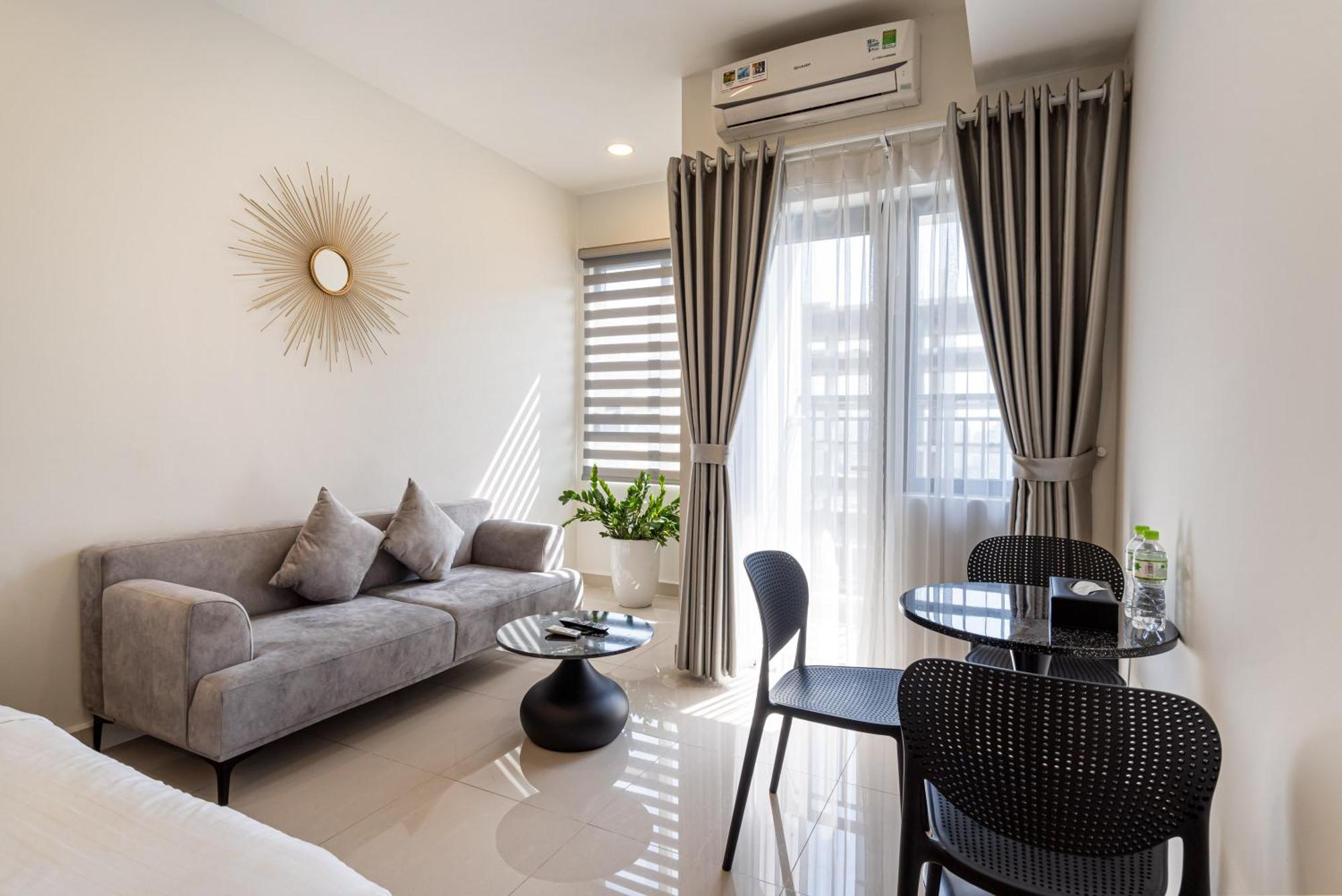 Otis - Soho District 1 - Near Bui Vien Apartment