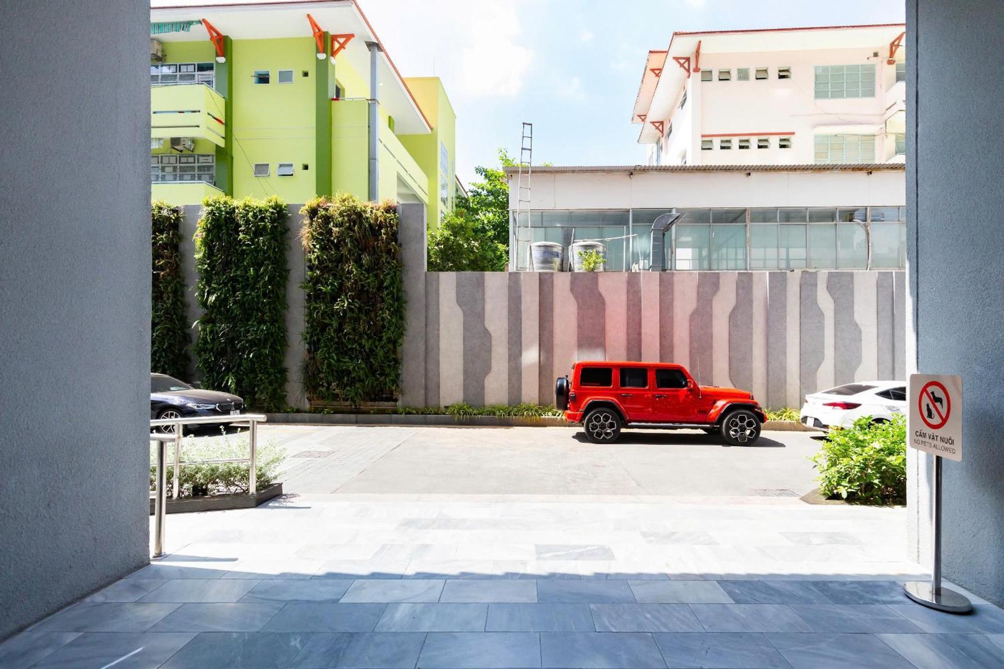 Otis - Soho District 1 - Near Bui Vien Apartment