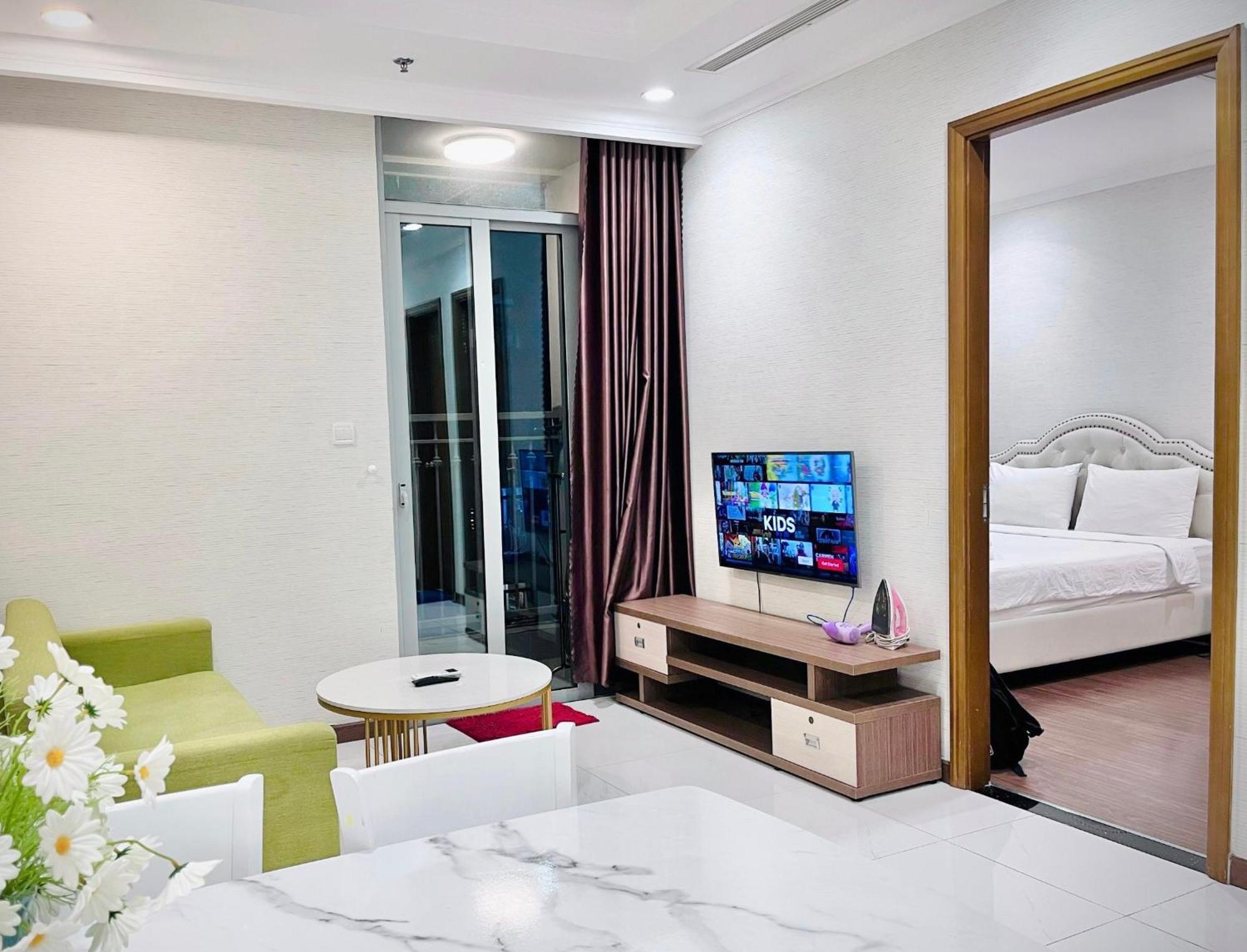 Vinhomes Park Sunflower Apartment- Ho Dich Vu Cho Thue Apartment Ho Chi Minh City