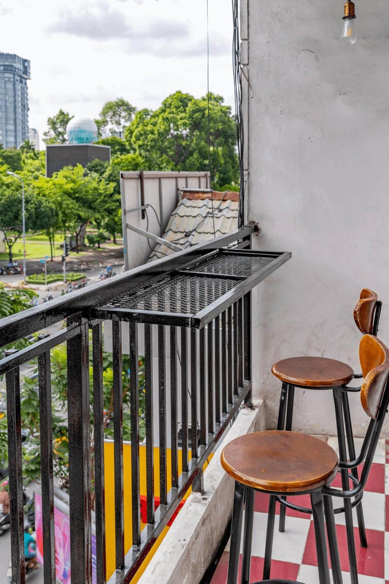 Saigon Hideout New World View *