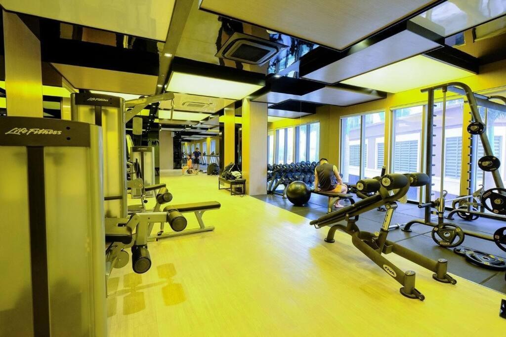 View, 1km To Center, Br & Sofa Bed, Free Gym Apartment *