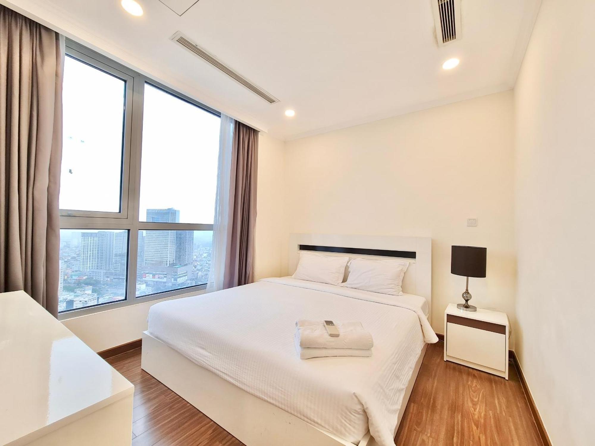 2 Bed At Landmark Plus - Vinhomes *