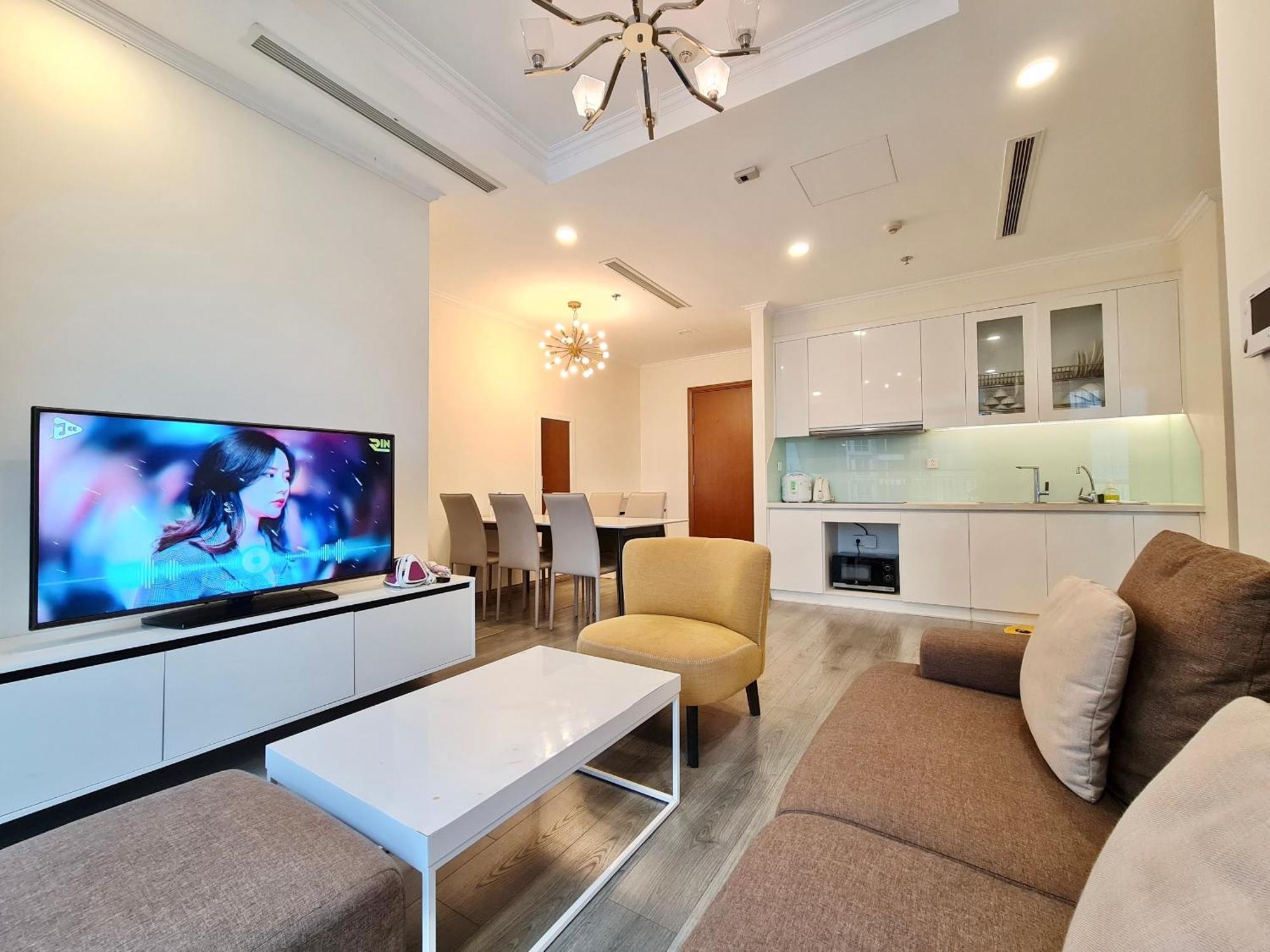 2 Bed At Landmark Plus - Vinhomes Apartment