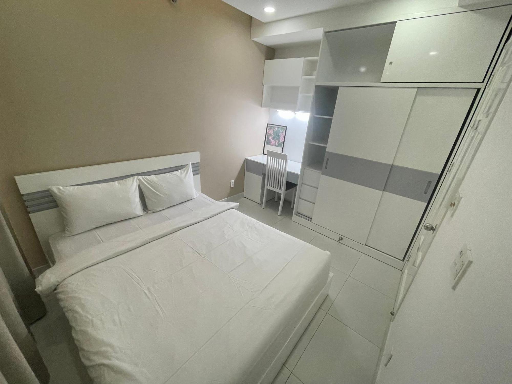 Secc Luxury 2-br Apartment, Scenic Valley, Saigon Exhibition And Convention Center, Fv Hospital, Phu My Hung District 7