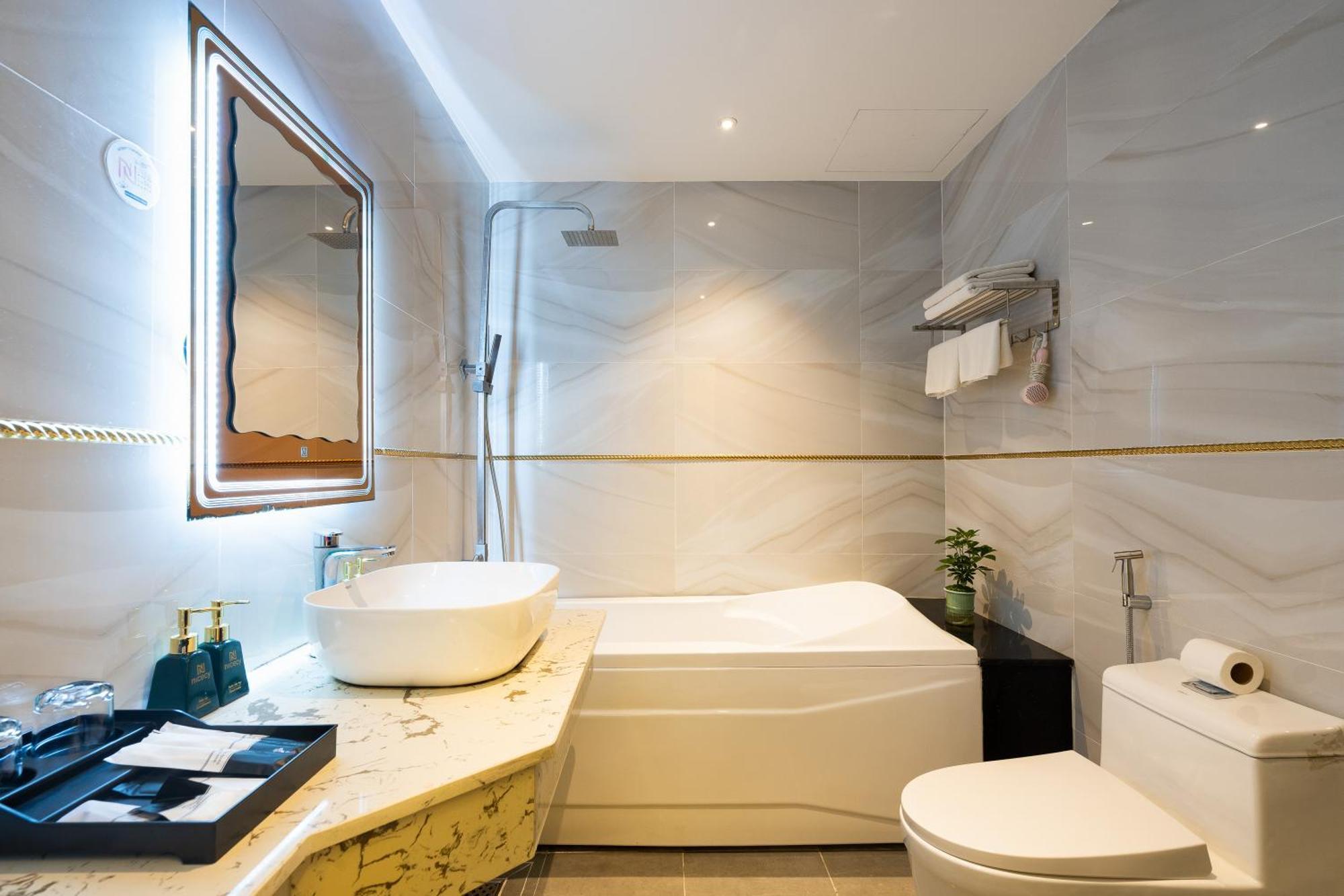 Nicecy Saigon Hotel 3*