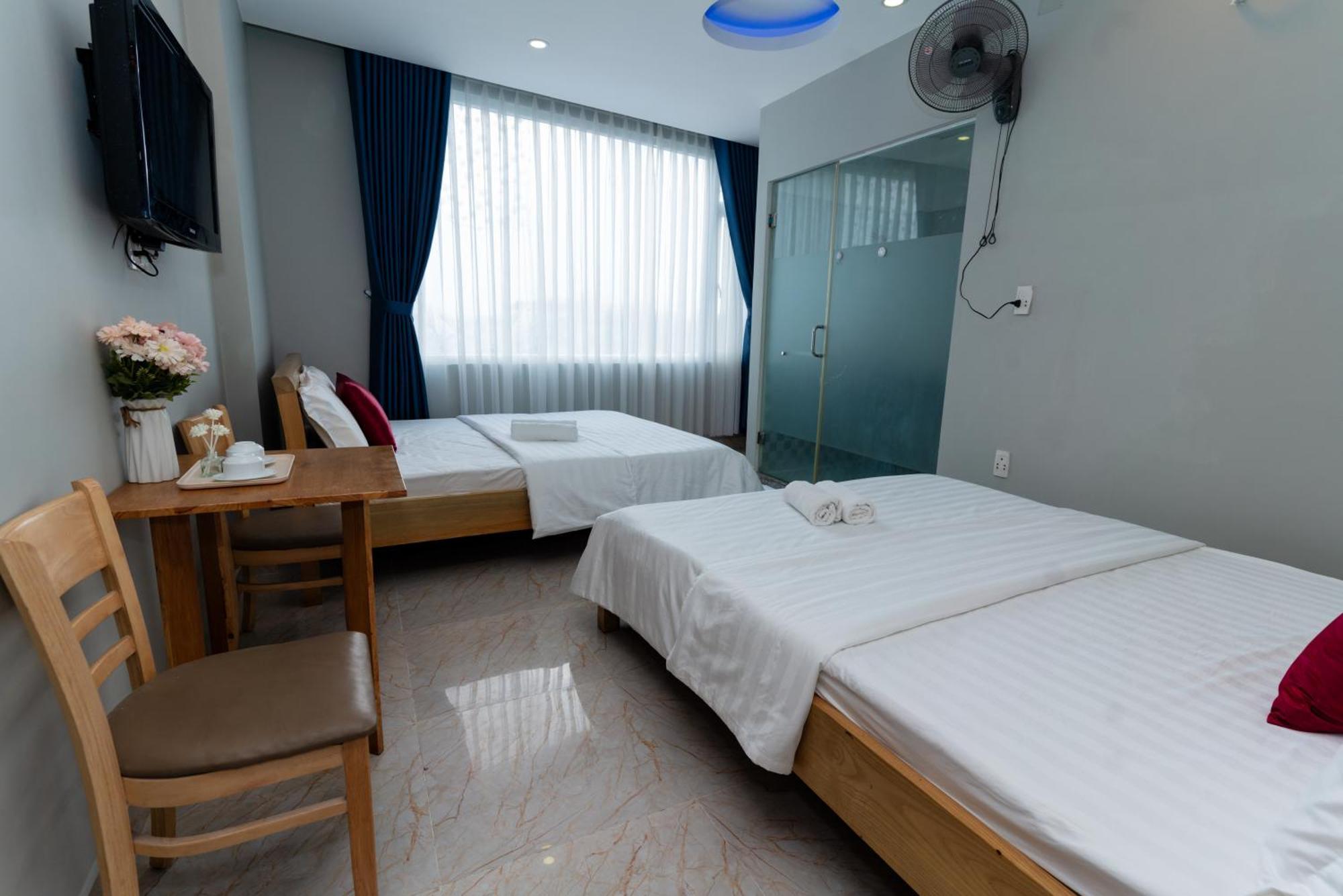 Eros - Phan Huy Ich Hotel