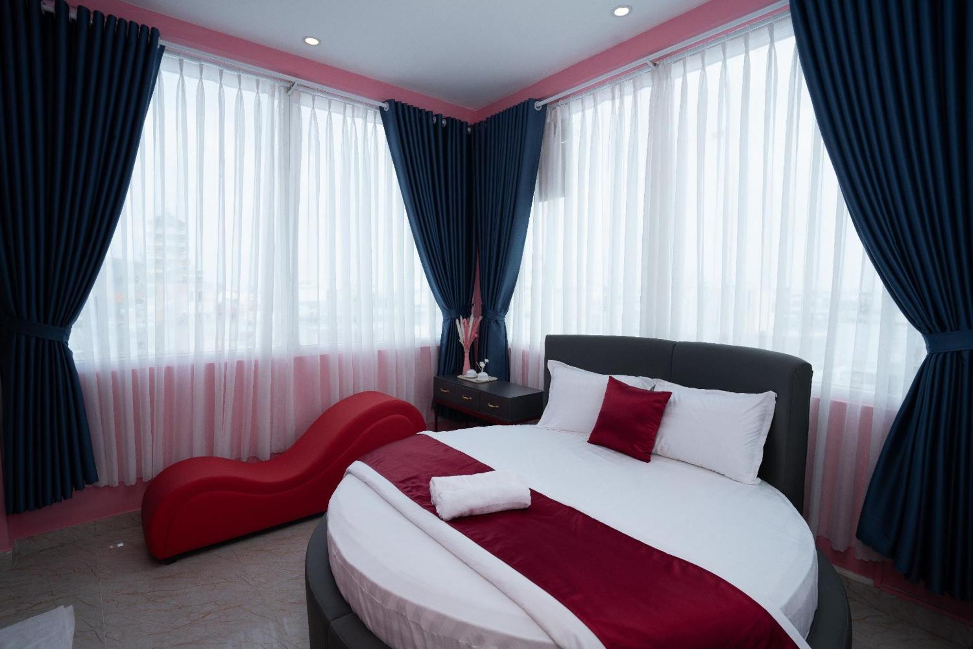 Eros - Phan Huy Ich Hotel 2*
