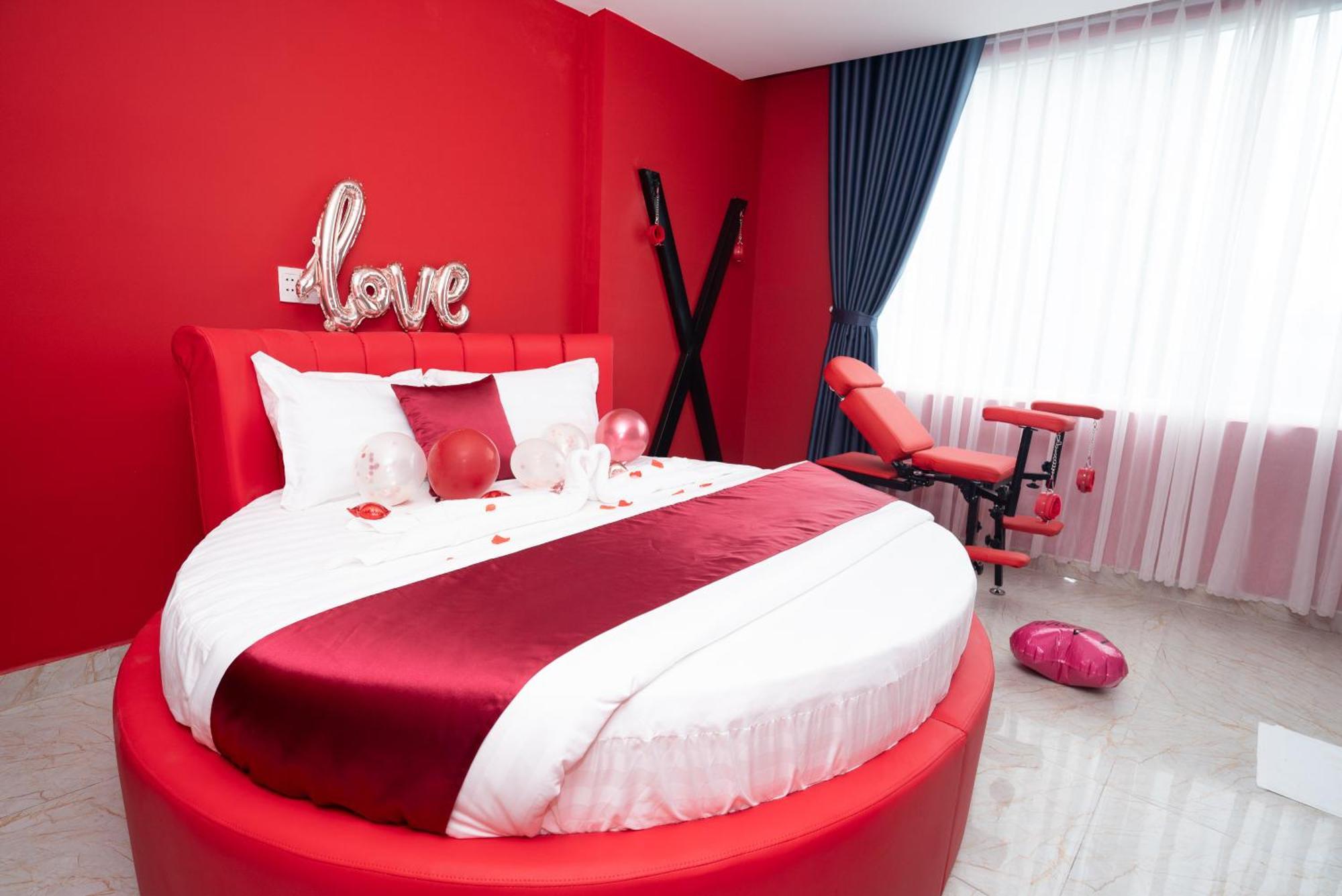 Eros - Phan Huy Ich Hotel