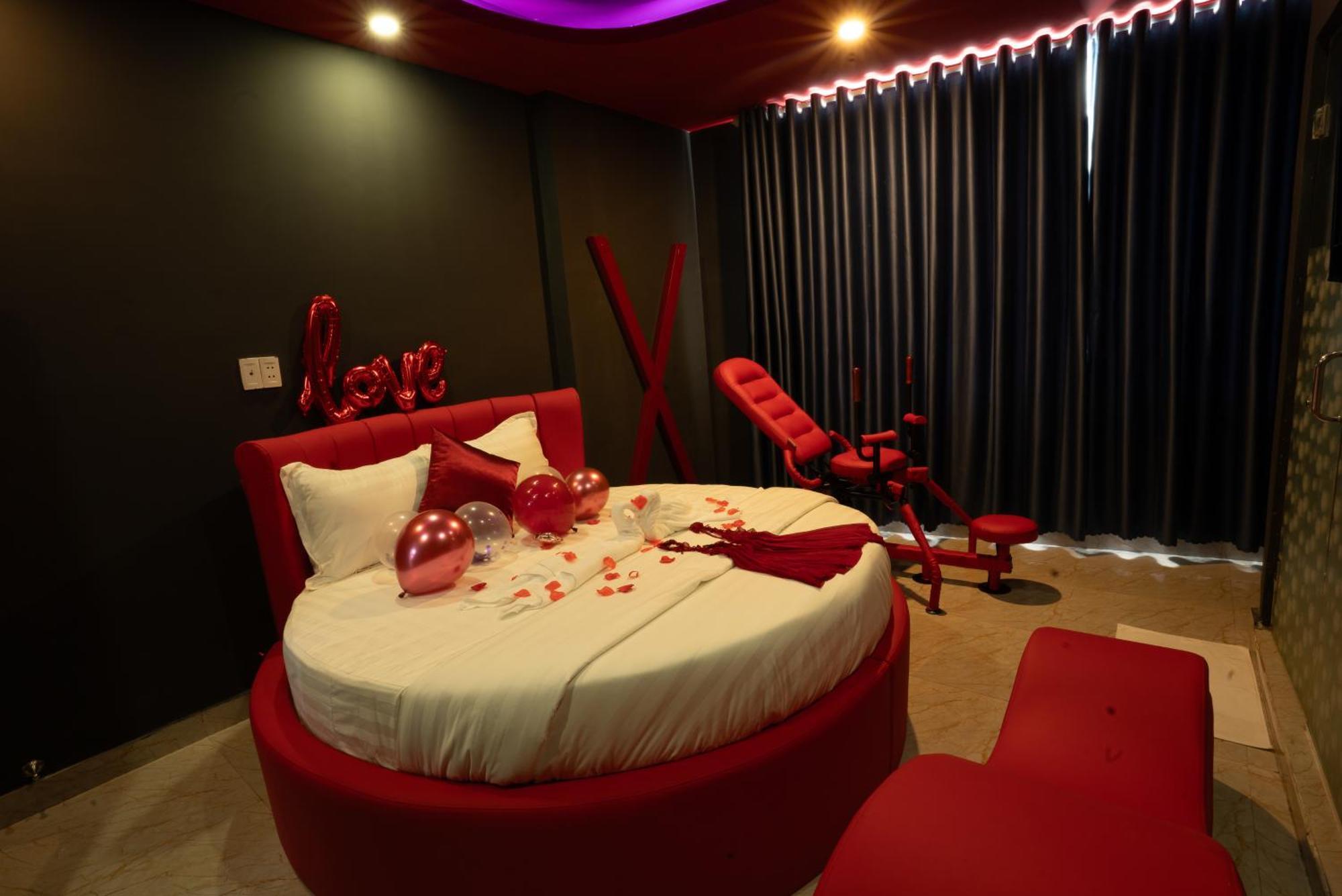 Eros - Phan Huy Ich Hotel 2*