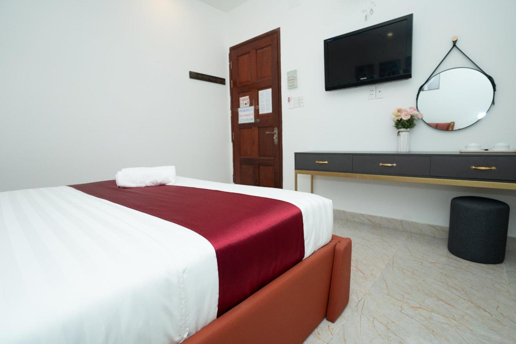 Eros - Phan Huy Ich Hotel 2*